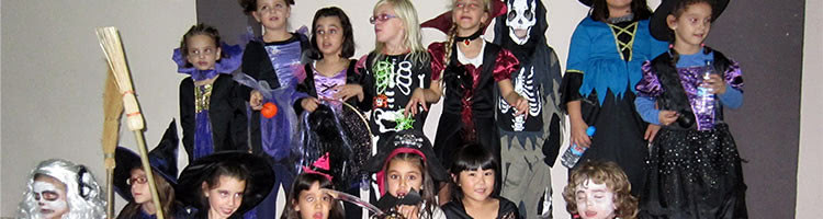 Celebración de Halloween en la clase de Baile moderno para niños de la Escuela de Baile el Almacén
