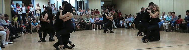 Exhibición de Bailes Latinos (salsa, bachata y rueda de salsa) de la Escuela de Baile el Almacén.